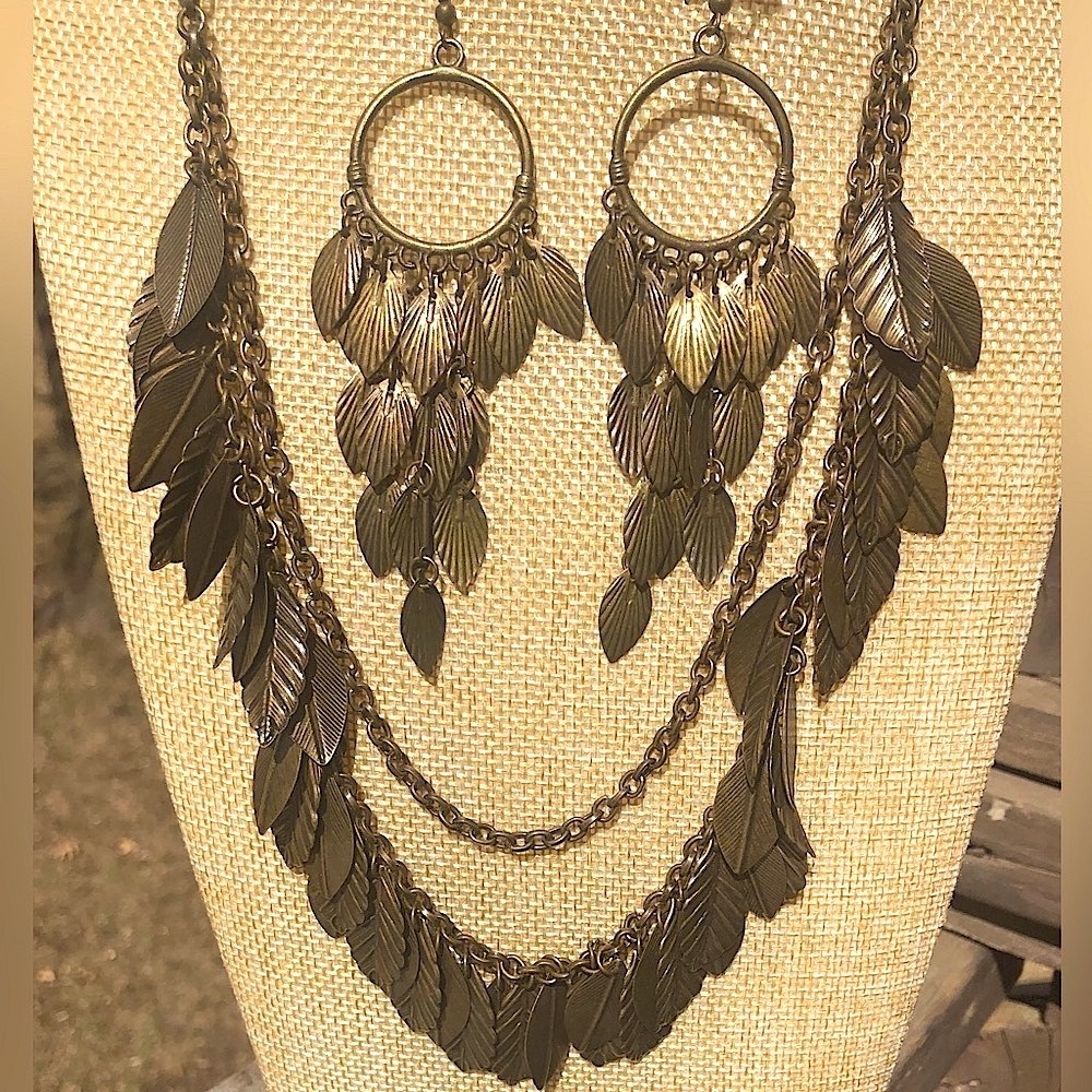 PLUNDER Set Leaves 🍂 Feathers 🪶 Necklace + Earrings